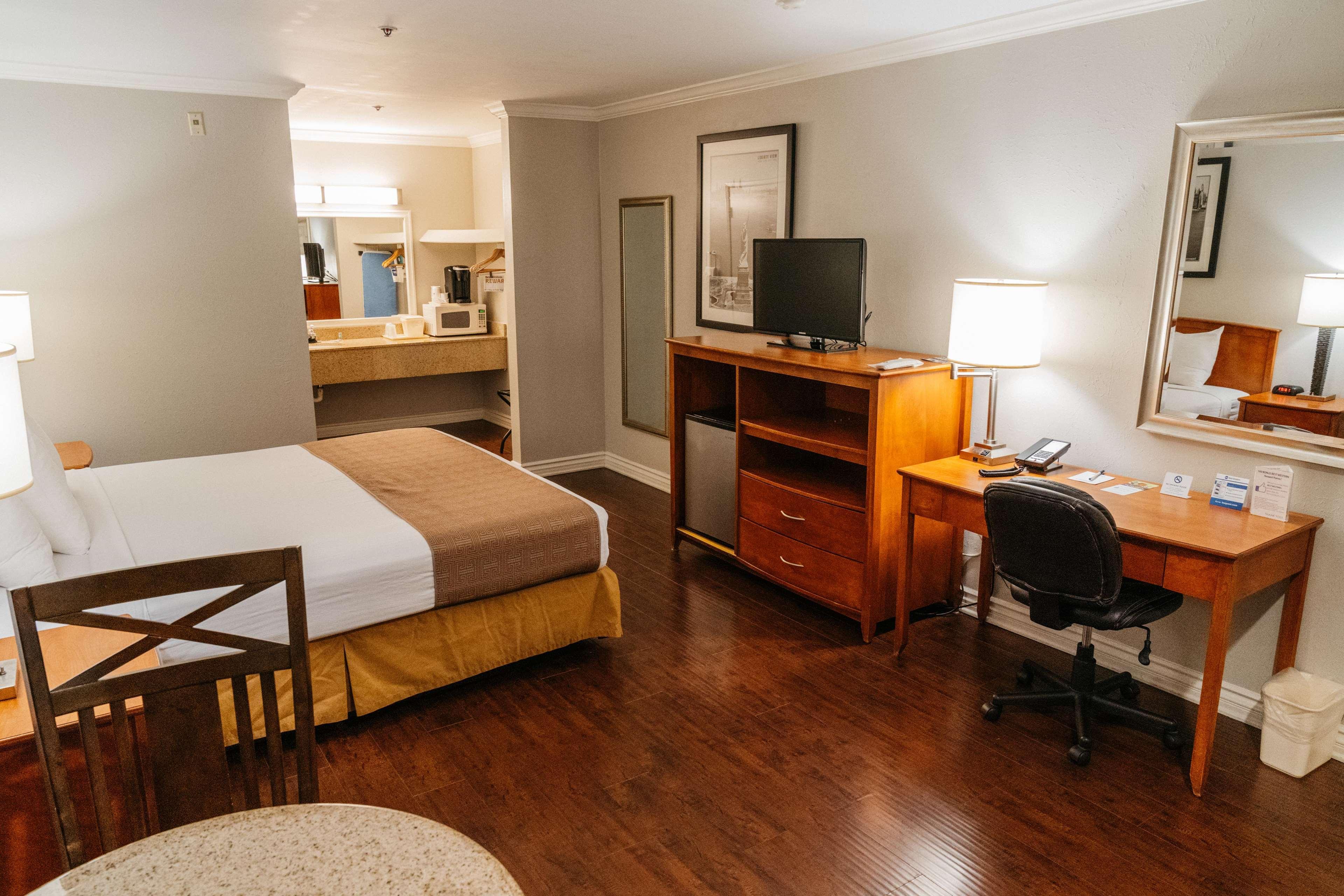 Best Western Palm Garden Inn Westminster Extérieur photo